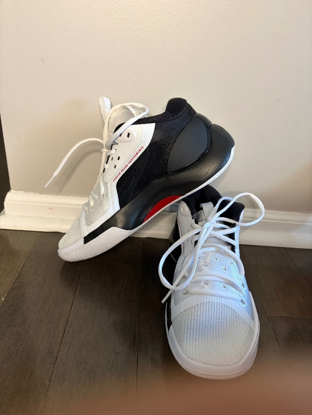 Nike Jordan size 7 men Basketball Shoes